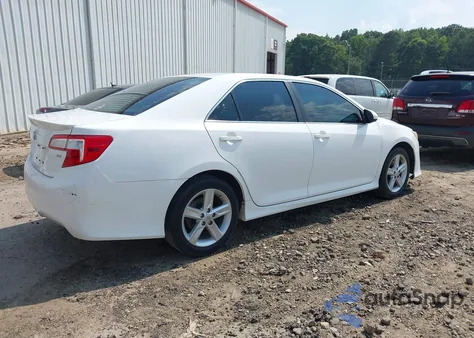 2014 Toyota Camry Se z USA, uszkodzony, nr VIN 4T1BF1FK5EU316818